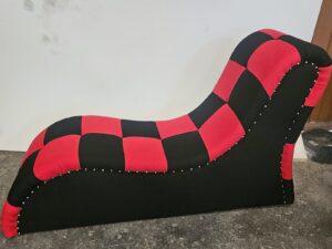 Tapizado de sillon tantra en rojo y negro